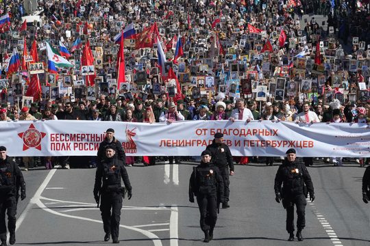 9 maiou russia parelasi